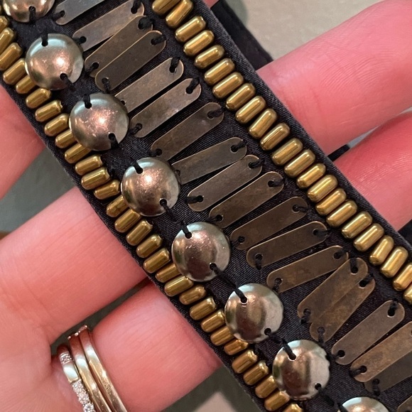 Bebe 100% silk sleeveless blouse Statement Piece Neckline in excellent condition - Picture 3 of 8